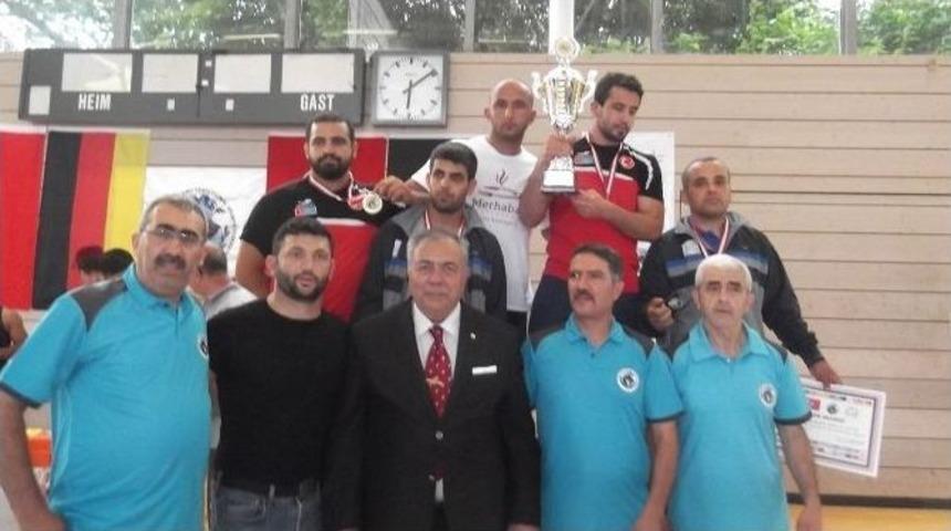 D&uuml;nya İnternasyonal Aba G&uuml;reşi Şampiyonası