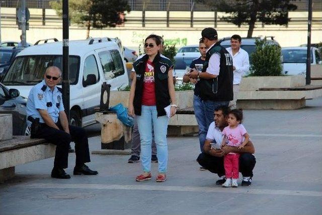 Diyarbakır Polisi Uyuşturucuya Dikkat Çekmek İçin Stant Açtı