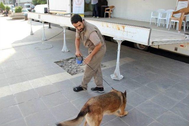 Diyarbakır Polisi Uyuşturucuya Dikkat Çekmek İçin Stant Açtı