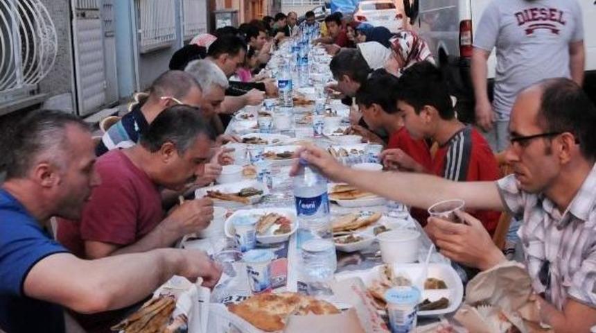 Altı Nokta K&ouml;rler Derneği'nden Sığınmacılara Iftar