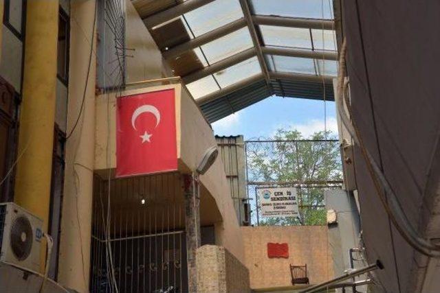 Adana Valiliği, Kumar Oynanan Sendikayı Kapattı