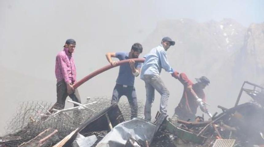 Hurdalıkta &Ccedil;ıkan Yangın Korkuttu