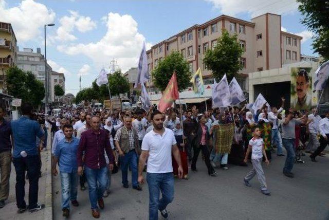 Kobani'deki Işid Saldırısında Ölen Ypg'linin Cenazesi İstanbul'da Toprağa Verildi