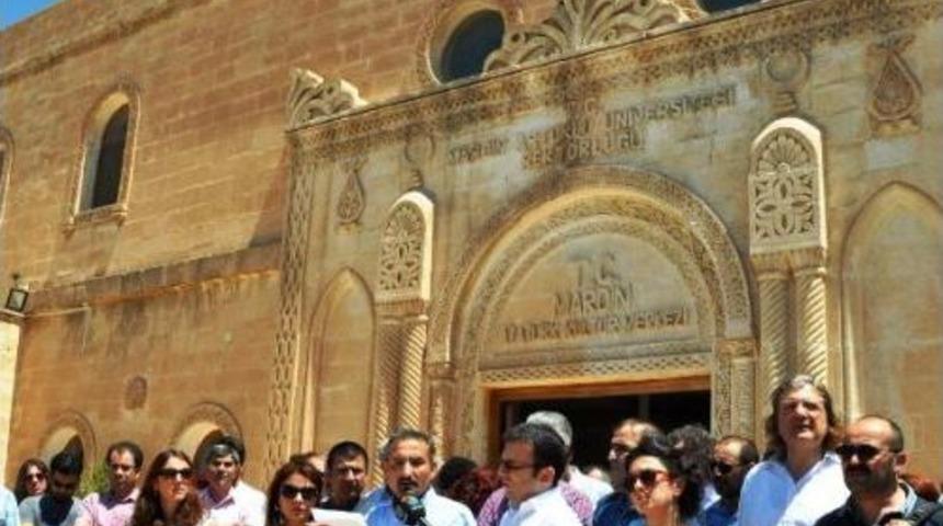 Artuklu &Uuml;niversitesi'nde 14 Yabancı Akademisyenin S&ouml;zleşme Feshine Tepki