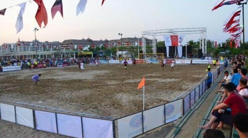 Manavgat&rsquo;ta Plaj Futbolu Heyecanı