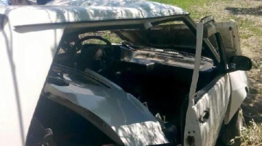 Otomobil Zeytinliğe U&ccedil;tu: 2 Yaralı