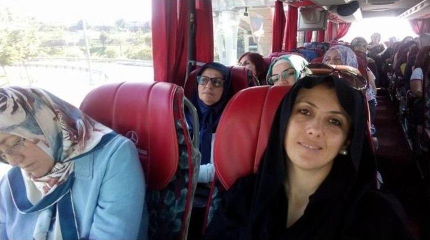 G&uuml;l&uuml;&ccedil;l&uuml; Bayanlar Cami Ve T&uuml;rbeleri Ziyaret Ediyor