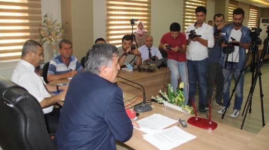 Şanlıurfa'da Rekt&ouml;r'&uuml;n Gergin Basın Toplantısı