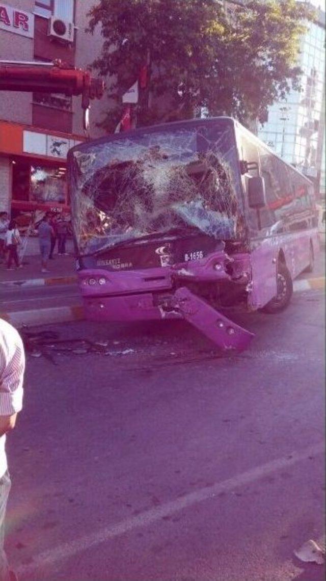 (özel Haber) Özel Halk Otobüsleri Kafa Kafaya Çarpıştı: 3 Yaralı