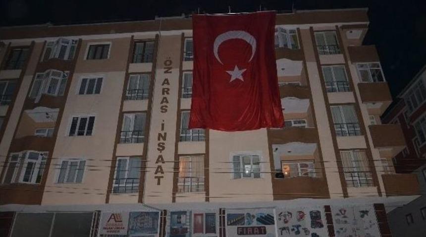 Şehit Ateşi Kapaklı&rsquo;ya D&uuml;şt&uuml;