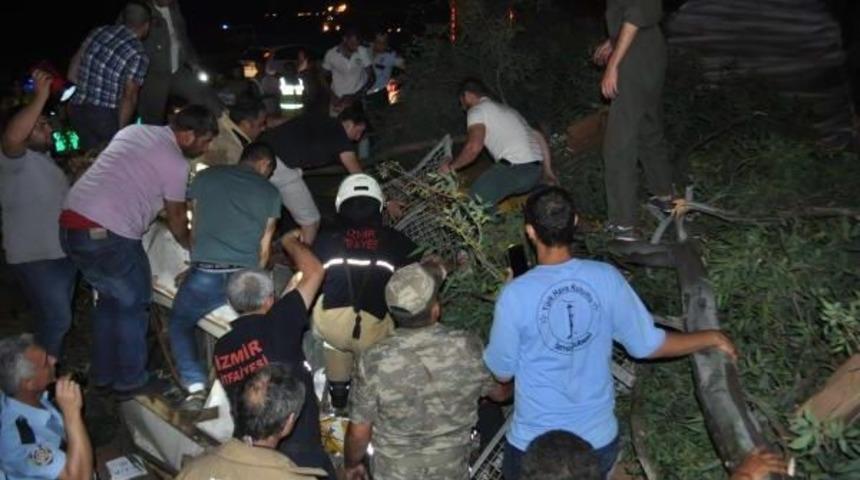 Lastiği Patlayan Tır Sulama Kanalına Devrildi: 1 &Ouml;l&uuml;