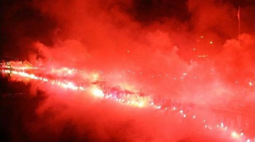 Taraftarlar, Samsunspor&rsquo;un Doğum G&uuml;n&uuml;n&uuml; Kutladı