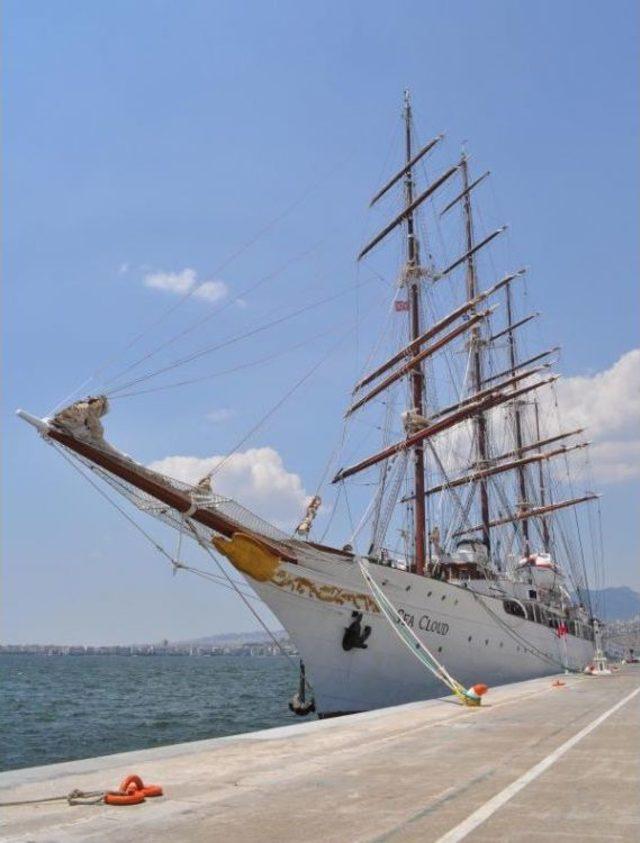 Zenginlerin Efsane Yelkenli Gemisi İzmir'de