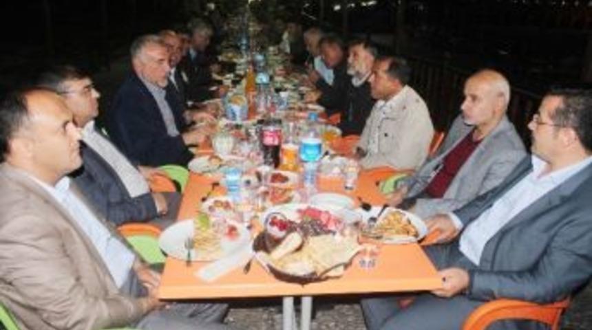 Beyşehir Protokol&uuml; Muhtarlarla İftarda Bir Araya Geldi