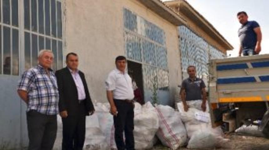 Emet Belediyesi&rsquo;nden Gıda Ve Giyim Yardımı