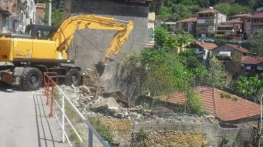 İzmit&rsquo;te Eski Yapılar Yıkılıyor