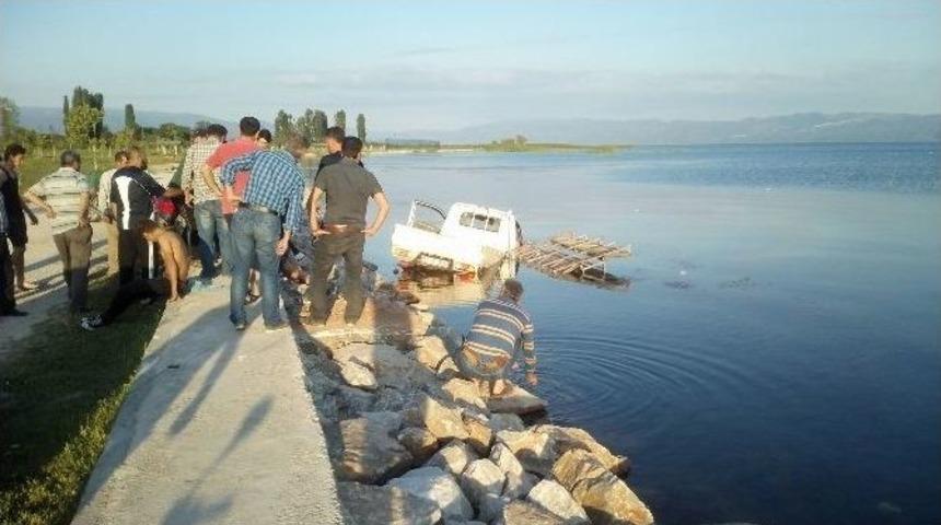 Kamyonetle İznik G&ouml;l&uuml;&rsquo;ne U&ccedil;tular
