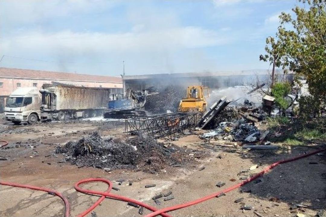 Hurdalıkta Yangın: İki Yaralı