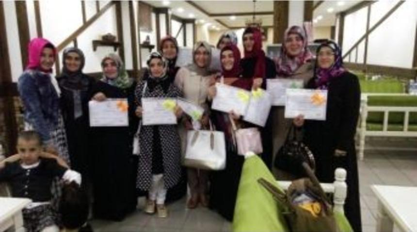Pursaklarlı Hanımlar İngilizce Ve Bilgisayar Sertifikası Aldı