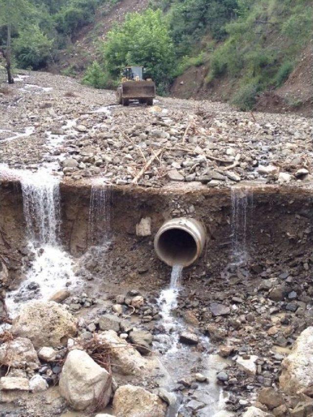 Heyelan, Andırın-Düziçi Bağlantı Yolunu Kapattı