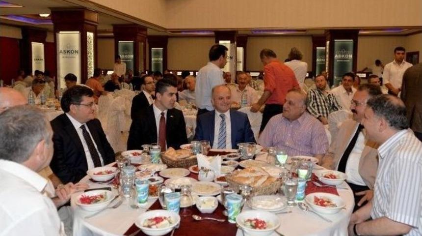 Vali &Ccedil;akacak, Askon&rsquo;un İftarında İşadamlarıyla Buluştu