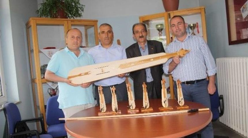 Adam Boyu Kemen&ccedil;e İlgi &Ccedil;ekiyor