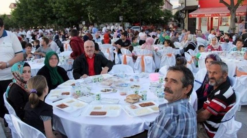 Mahallemde İftar Var Programı Arifiye&rsquo;de Ger&ccedil;ekleşti