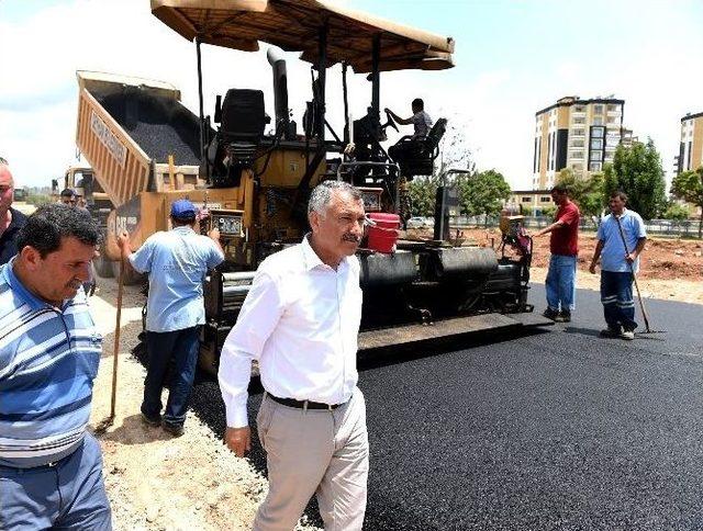 Seyhan’da Günde Bin 100 Ton Asfalt Üretilip Yol Yapılıyor