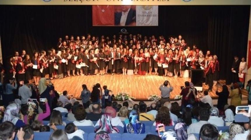 Sel&ccedil;uk Tıp&rsquo;ta Mezuniyet Sevinci