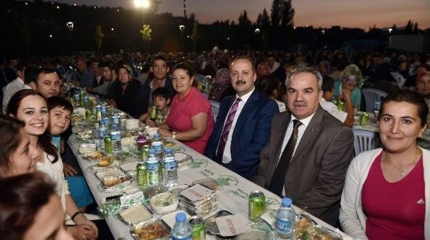 Balkanlarda Binlerce Kişi Aynı Sofrada Buluşuyor