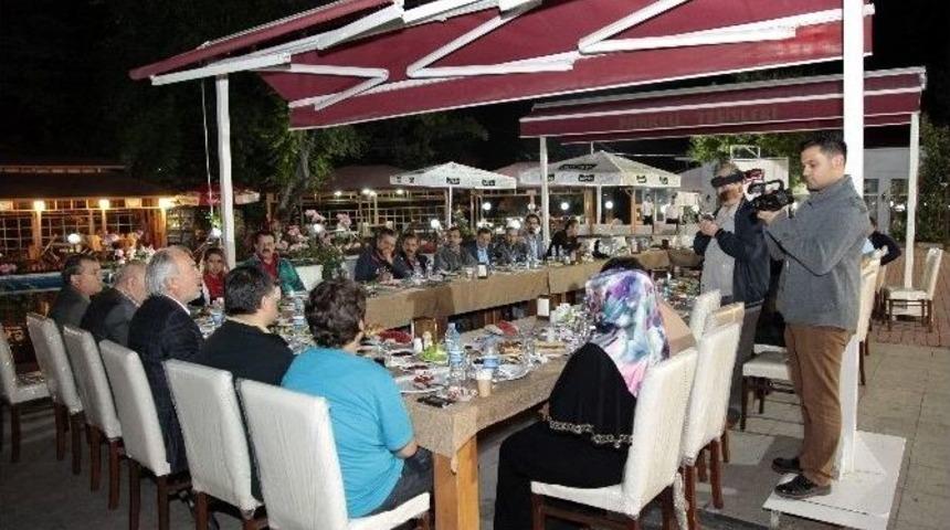 Başkan Kamil Sara&ccedil;oğlu &rsquo;basınla Sahur&rsquo;da Buluştu