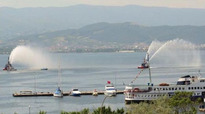İzmit'te Denizcilik Ve Kabotaj Bayramı'nda R&ouml;mork&ouml;rlerden Su G&ouml;sterisi