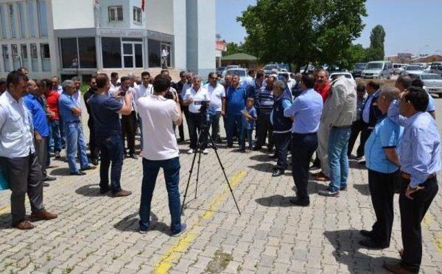 Ağrı Belediyesi'nde Taşeron Işçilerin 'hak' Eylemi