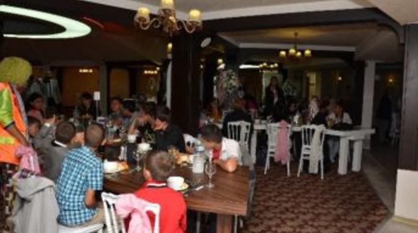 Vali D&uuml;zg&uuml;n İftarını &Ccedil;ocuk Evleri Ve Yuvalarda Kalan &Ccedil;ocuklarla Birlikte A&ccedil;tı