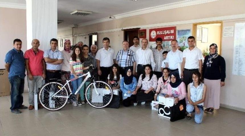 &Ouml;ğrenciler Ab&rsquo;yi &Ouml;ğreniyor