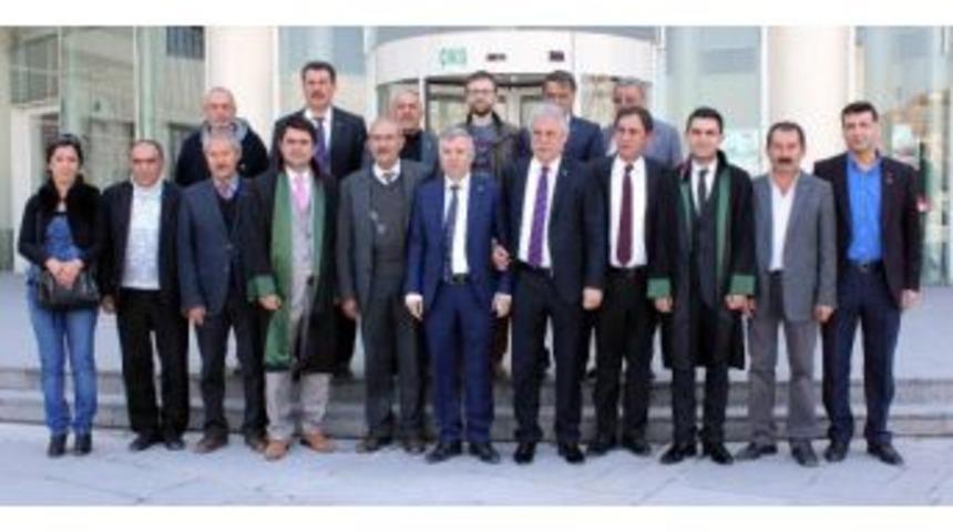 Ak Partili 4 Eski Bakan I&ccedil;in Pankart Asan Chp&rsquo;Liler Beraat Etti