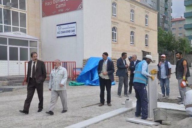 Palandöken Belediyesi, Camii Bahçelerine El Attı