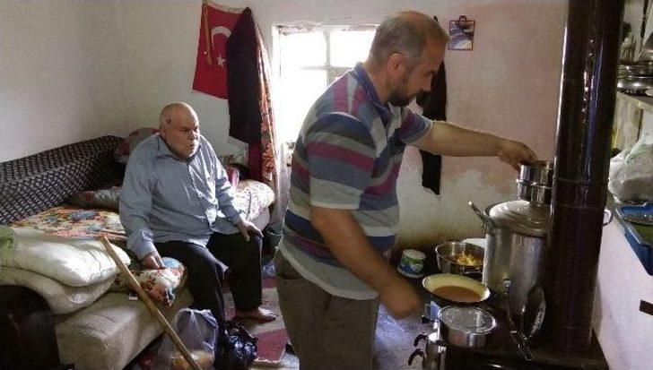 Kırıkkale’li İdil Ailesi 5 Aileye İftar Yemeği İkram Ediyor