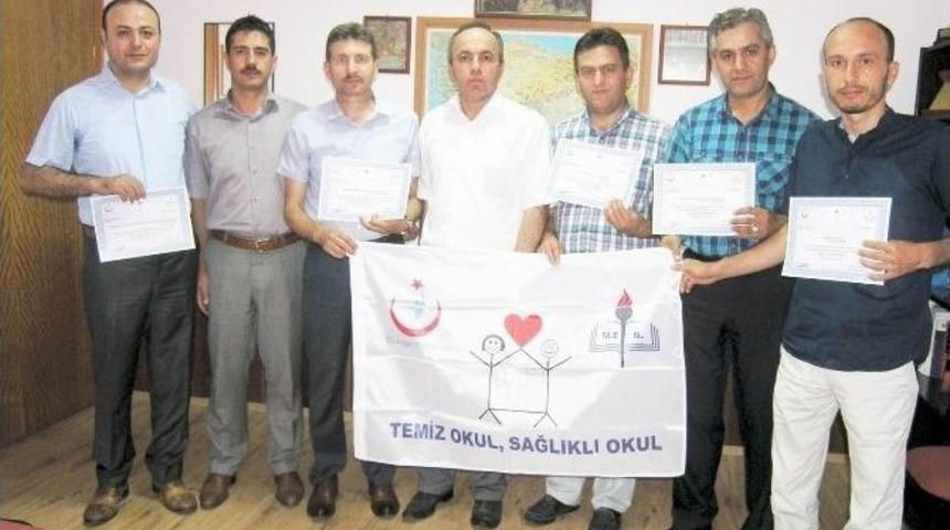 G&ouml;nen&rsquo;deki Okullara Beyaz Bayrak &Ouml;d&uuml;l&uuml;