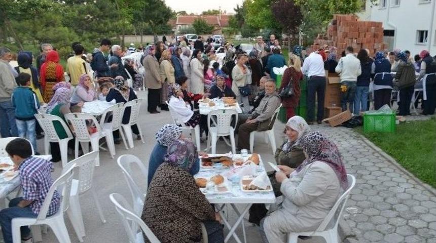 Şarh&ouml;y&uuml;k, Gazipaşa Ve Zincirlikuyu&rsquo;da İftar Yemeği