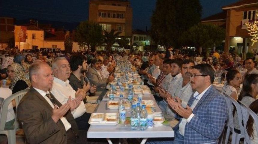 Şehzadeler&rsquo;den Karaağa&ccedil;lı&rsquo;da İftar Sofrası