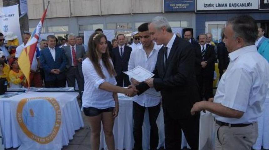 İzmir'de Denizcilik Ve Kabotaj Bayramı'na Renkli Kutlama