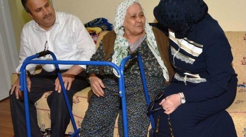Başkan &Ccedil;er&ccedil;i, Yaşlı Vatandaşların Duasını Aldı