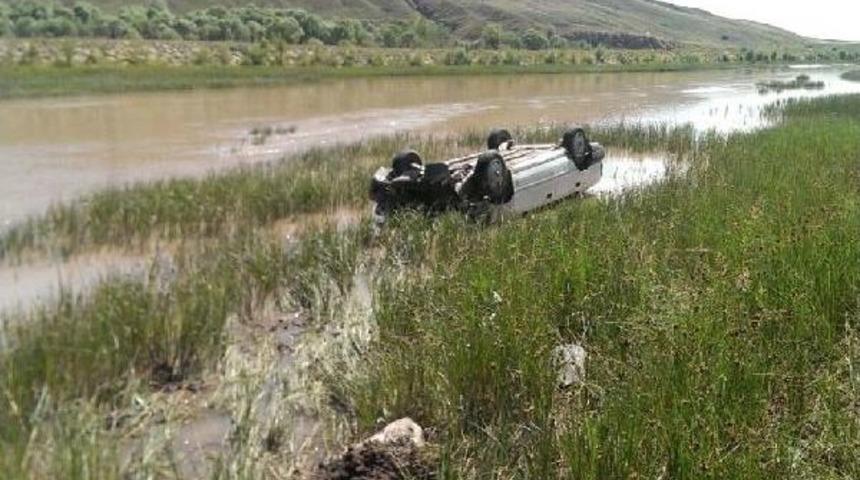 Ehliyetsiz S&uuml;r&uuml;c&uuml; Otomobille Kızılırmak'a U&ccedil;tu