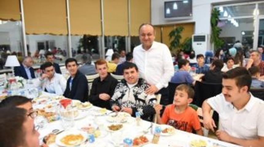 Babaş&rsquo;tan D&uuml;nya Yetimler G&uuml;n&uuml; Mesajı