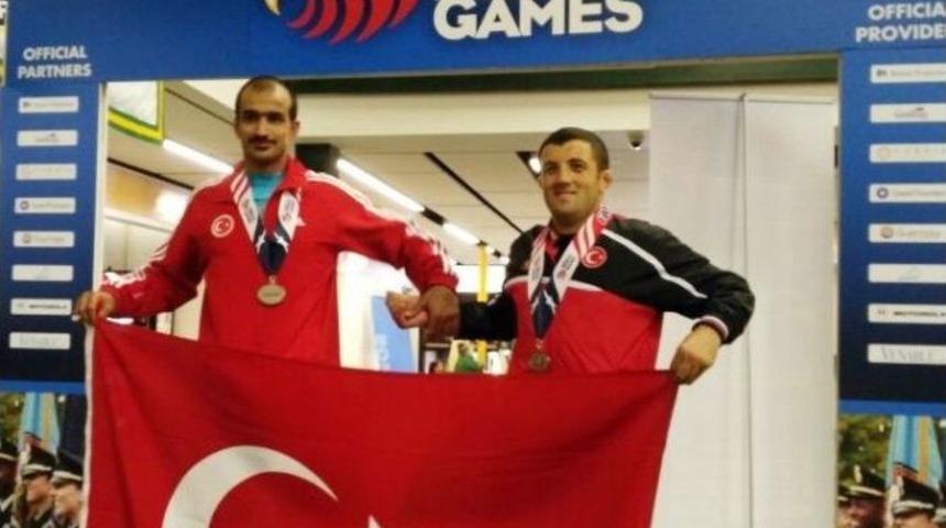 İstanbul İtfaiyesi Madalyaları Topluyor