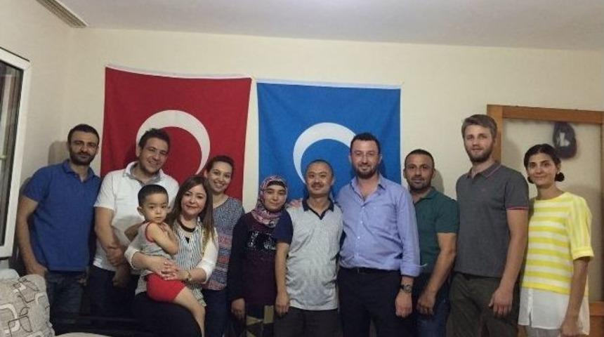 Magid&rsquo;den Uygur Aileye Ziyaret