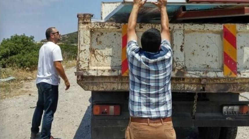 Bodrum&rsquo;da G&ouml;r&uuml;nt&uuml; Kirliliğine Neden Olan Tabelalar Toplatılıyor