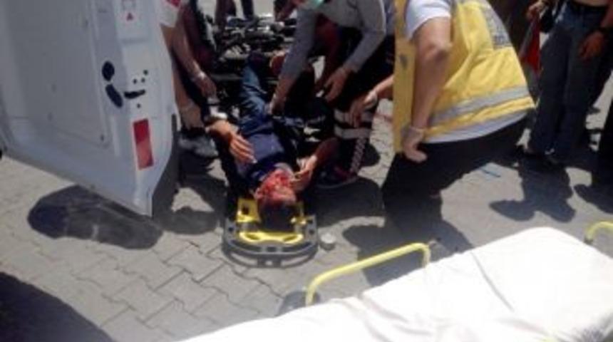 Bursa&rsquo;da Motosikletle Midib&uuml;s &Ccedil;arpıştı: 1 Yaralı