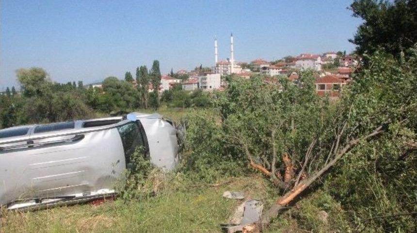 Takla Atan Ara&ccedil;tan Hafif Sıyrıklar İle Kurtuldu